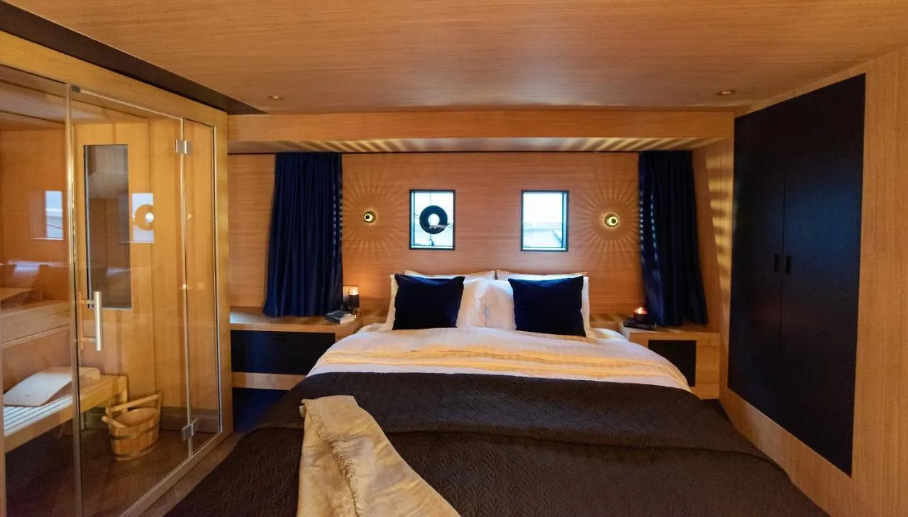 Úszó hotel Blue Motion Medienhafen Hotel Düsseldorf